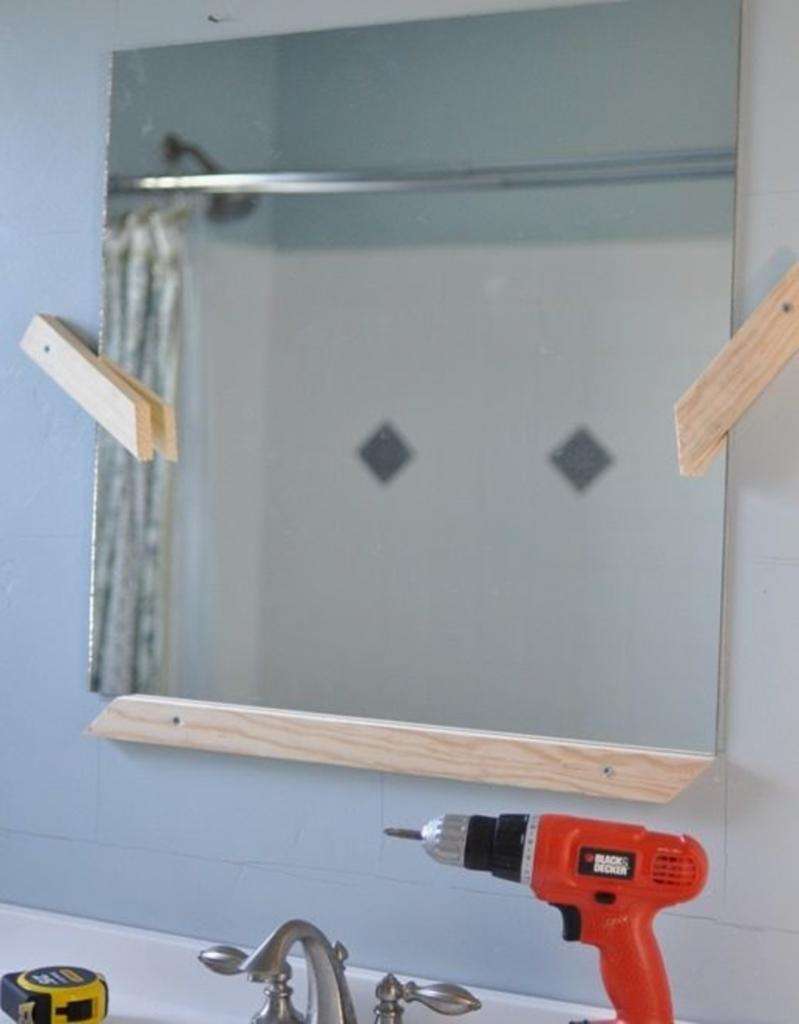 Монтаж зеркал: как закрепить зеркало на стене при помощи клеевого состава Монтаж зеркал: как закрепить зеркало на стене при помощи клеевого состава